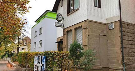 Die Rollläden an den Fenstern der Wirtschaft in der Wollhausstraße sind unten. Daran wird sich kurzfristig nichts ändern. 
Foto: Tobias Wieland
