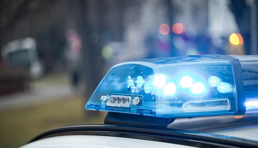 Der Mann starb laut Polizei noch am Unfallort. (Symbolbild)