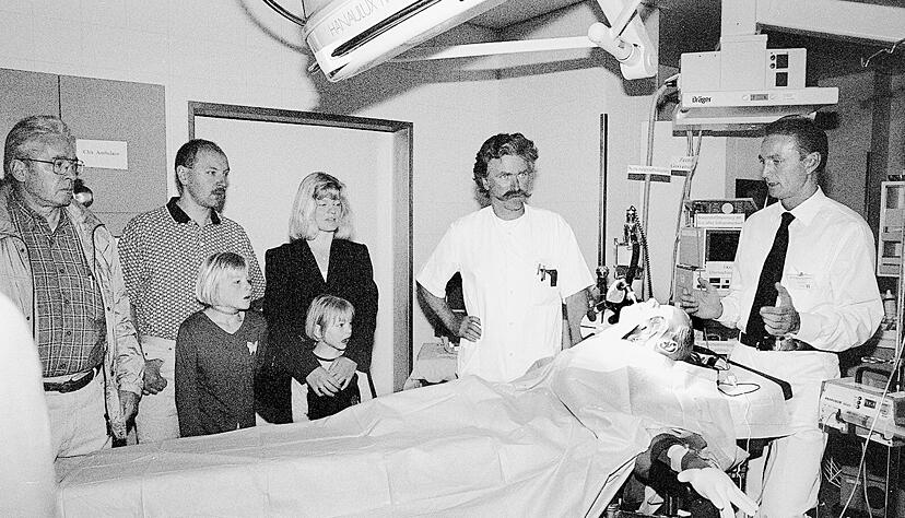 Als das Krankenhaus noch in Betrieb war: Bei einem Tag der offenen Tür wird in der Möckmühler Klinik die Notfallversorgung präsentiert.
Foto: Archiv/Andritsch Als das Krankenhaus noch in Betrieb war: Bei einem Tag der offenen Tür wird in der Möckmühler Klinik die Notfallversorgung präsentiert.
Foto: Archiv/Andritsch