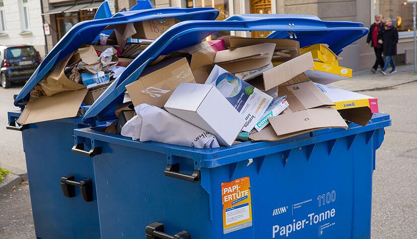 Reichlich Papier und Pappe zur Abholung.