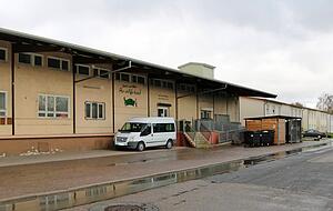 Noch im Planungsstadium ist die Erweiterung der bestehenden Unterkunft in Neuenstein um das direkt angrenzende Lager. Noch im Planungsstadium ist die Erweiterung der bestehenden Unterkunft in Neuenstein um das direkt angrenzende Lager.
