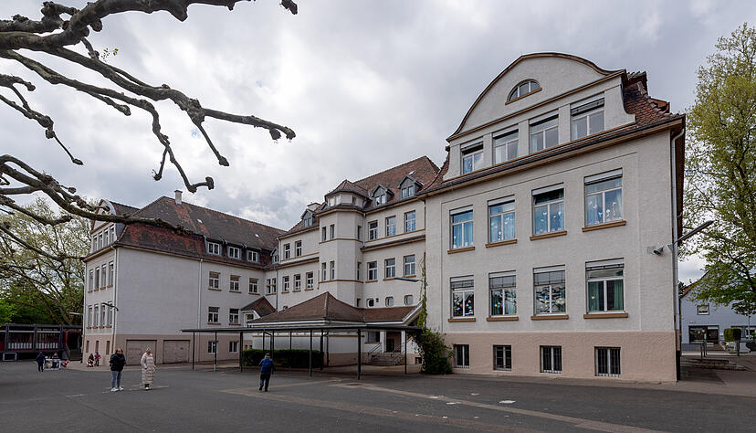Eine zentrale Wärmepumpe versorgt später neben der Neckartalschule auch die Grünewaldschule (im Bild), zwei Turnhallen und eine Kita mit regenerativer Energie. Eine zentrale Wärmepumpe versorgt später neben der Neckartalschule auch die Grünewaldschule (im Bild), zwei Turnhallen und eine Kita mit regenerativer Energie.
