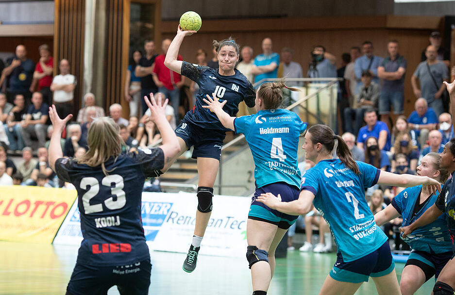 Daphne Gautschi am Ball