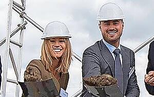 Maria und ihr Cousin Sebastian Würth durften 2018 zum Spaten greifen.