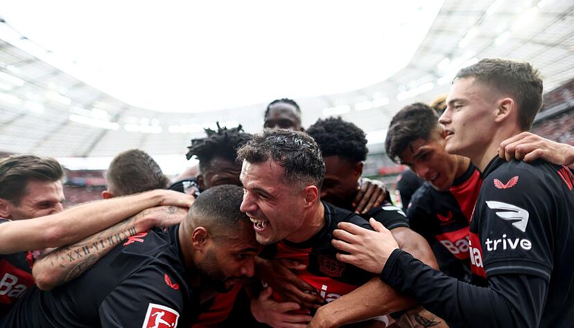 Bayer Leverkusen ist zum ersten Mal deutscher Fußball-Meister.