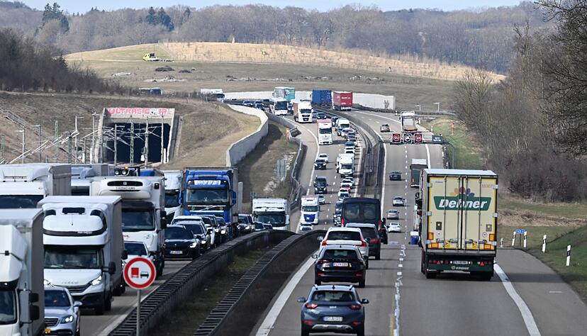 Am Albabstieg der A8 d&uuml;rfen drei Tage lang keine Fahrzeuge fahren.