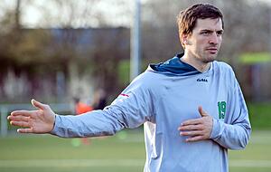 Bad-Skid-Spielertrainer Holger Beuttenm&uuml;ller laboriert zurzeit noch an einer Verletzung, will aber bis zur Klub-WM im Sommer wieder fit sein.