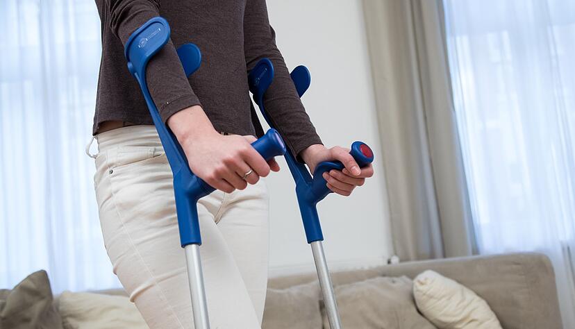 Unfall, OP, Reha: Wer l&auml;ngere Zeit im Job ausf&auml;llt, bekommt in der gesetzlichen Versicherung Krankengeld von der Krankenkasse.