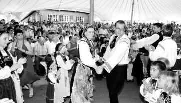 Das Begegnungsfest auf dem Gaffenberg bietet eine ideale Gelegenheit, das Kulturgut, das die Sp&auml;taussiedler aus ihrer Heimat mitgebracht haben, zu zeigen und auf diesem Wege lebendig zu halten. Die Landsmannschaft der Siebenb&uuml;rger Sachsen Heilbronn z&auml;hlt rund 1000 Mitglieder (Foto: Dittmar Dirks)