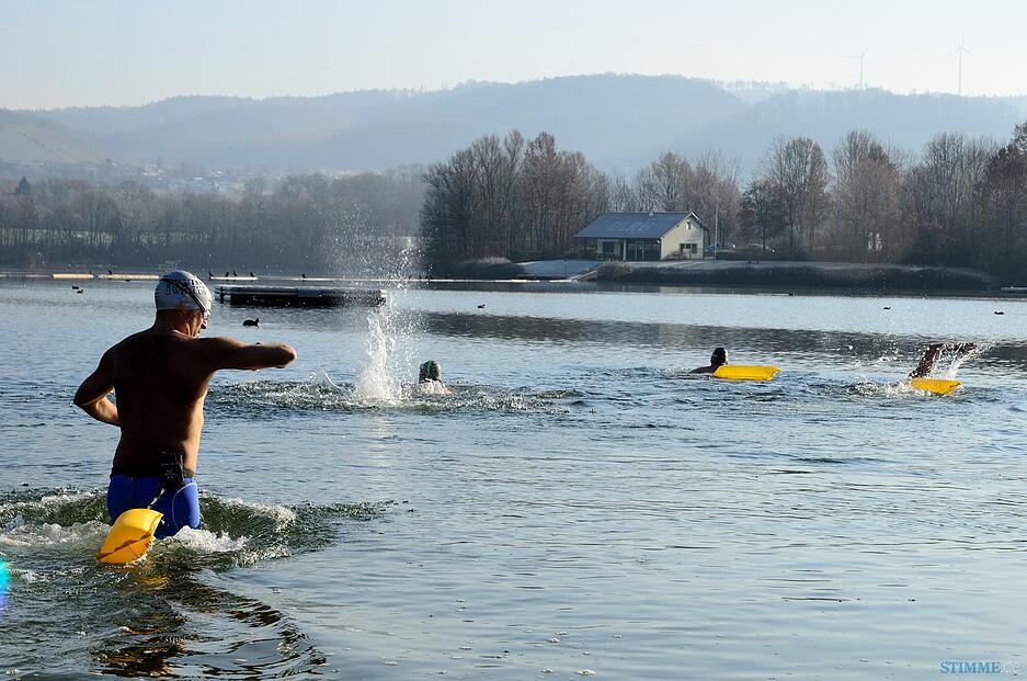 Eisschwimmer am Breitenauer See | 04.12.