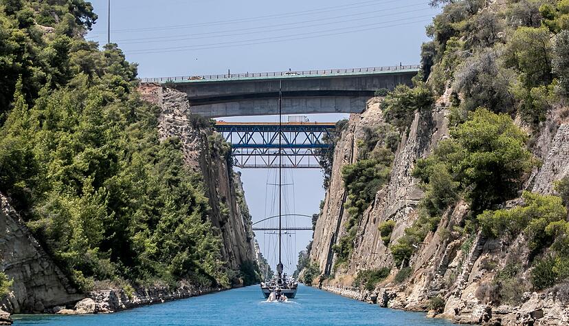 Der für den Tourismus wichtige Kanal von Korinth wird ab dem 1. Juni wieder für den Schiffsverkehr geöffnet. Der für den Tourismus wichtige Kanal von Korinth wird ab dem 1. Juni wieder für den Schiffsverkehr geöffnet.