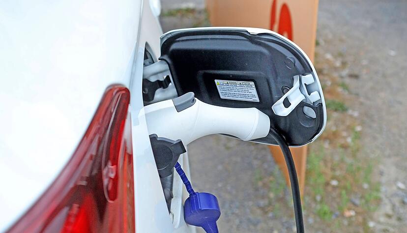 Bürger und Firmen wurden in die Standortsuche für E-Ladestationen einbezogen. Bald will das Rathaus ein Konzept zur E-Mobilität vorlegen.
Foto: Ralf Seidel