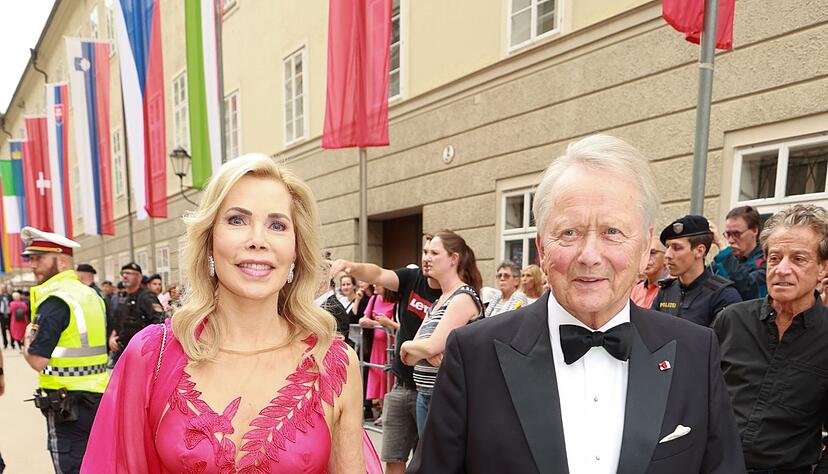 Gabriela zu Leiningen und Wolfgang Porsche bei den Salzburger Festspielen - etwas mehr als zwei Jahre sp&auml;ter folgte nun die Hochzeit, ebenfalls in Salzburg.