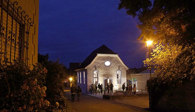 Die ehemalige Synagoge in Heinsheim ist am Donnerstagabend eingeweiht worden. Sie dient künftig der Erinnerung, dem Dialog und der Begegnung.
Foto: Ralf Seidel