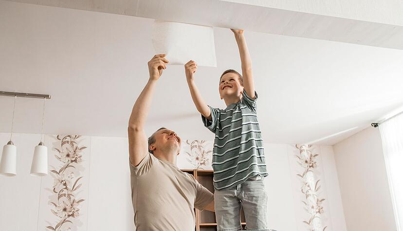 Mit Kindern heimwerken macht Freude - wenn man die passenden Projekte für die Kleinen wählt. Mit Kindern heimwerken macht Freude - wenn man die passenden Projekte für die Kleinen wählt.