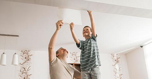 Mit Kindern heimwerken macht Freude - wenn man die passenden Projekte für die Kleinen wählt.