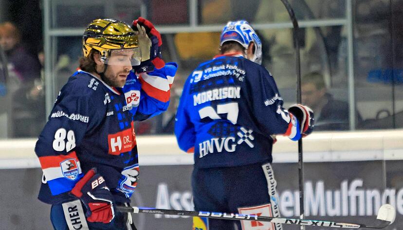 Zum Helmraufen: F&uuml;r Alex Tonge und seine Kollegen lief gegen Ravensburg wenig zusammen. Wie gegen Krefeld gelang den Falken nur ein Treffer.
Foto: Marc Schmerbeck