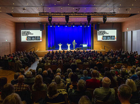 Der Bürger-Uni-Vortrag von Maximilian Lude am Bildungscampus Heilbronn zieht zahlreiche Besucher an. Der Bürger-Uni-Vortrag von Maximilian Lude am Bildungscampus Heilbronn zieht zahlreiche Besucher an.