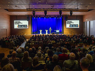 Der B&uuml;rger-Uni-Vortrag von Maximilian Lude am Bildungscampus Heilbronn zieht zahlreiche Besucher an.