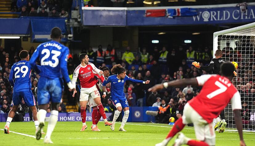 Mikel Merino (3.v.l) erzielt den Ausgleich für Arsenal.