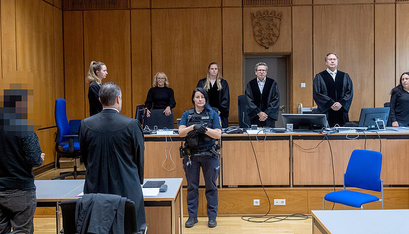 Die dritte Große Strafkammer des Landgerichts verhandelt seit Mitte der Woche gegen einen Mann, von dem niemand weiß, was er überhaupt versteht. Die dritte Große Strafkammer des Landgerichts verhandelt seit Mitte der Woche gegen einen Mann, von dem niemand weiß, was er überhaupt versteht.