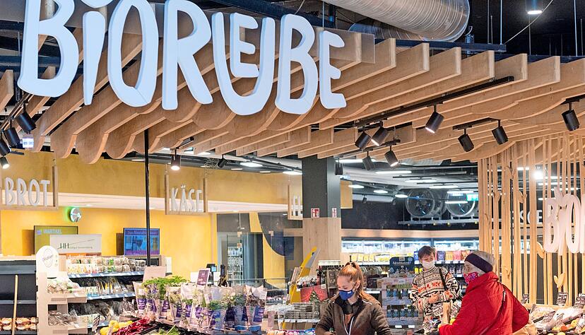 Auf einer Fläche von rund 700 Quadratmetern bietet die "Bioruebe" im Edeka in Heilbronn-Sontheim eine große Vielfalt an Bioprodukten. Foto: Mario Berger