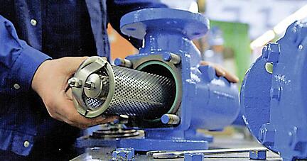 So sieht ein Industriefilter aus, wie er von den rund 410 Mahle-Mitarbeiter in &Ouml;hringen gefertigt wird. Fotos: Mahle, Archiv/Hohl