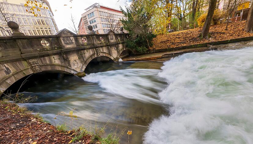 Die ber&uuml;hmte Eisbachwelle in M&uuml;nchen baut sich nicht mehr auf. Surfen ist dort zurzeit unm&ouml;glich.