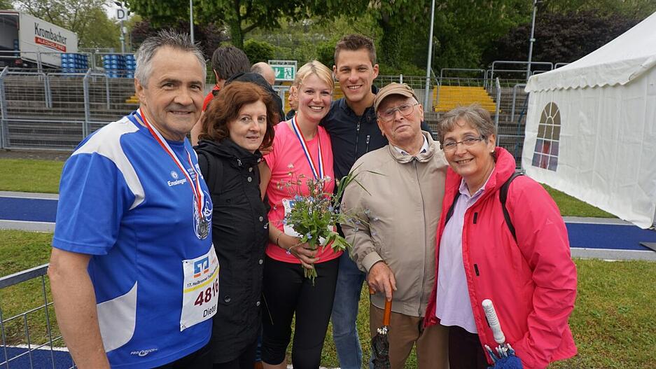 "Blumen von der Lieblingskollegin und der 89-j&auml;hrige Opi wartet im Ziel!": Ein Beitrag von Kathrin Rheiner.