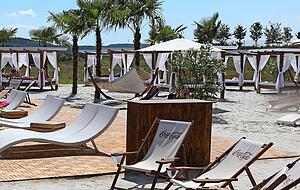 Neben Wellnessgästen, hier der neue Strand, zielt die Badewelt auf Familien.