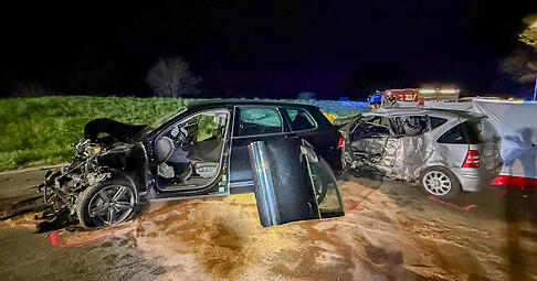 Bei einem Unfall nahe Bruchsal ist eine 22-jährige Autofahrerin ums Leben gekommen. Bei einem Unfall nahe Bruchsal ist eine 22-jährige Autofahrerin ums Leben gekommen.