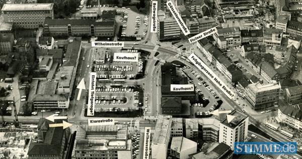 Stadtbad und Wollhausplatz 1971. Stadtrat und Verwaltung sind sich uneins über die Neuordnung des Wollhausplatzes und die Verkehrsführung; als künftiger Kaufhaus-Standort werden Stadtbad-Standort und das Gelände entlang der Wilhelmstraße diskutiert.