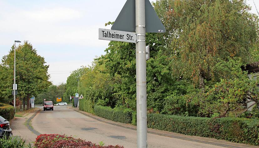 Von der Talheimer Straße bis zum Zubringer (hinten) wird die Kelteräckerstraße in Donnbronn saniert. Auch die Bushaltestellen werden barrierefrei.
Foto: Barbara Barth