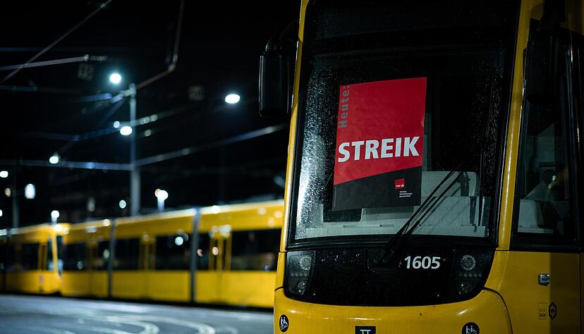 Bei einem Streik im Nahverkehr, der nicht &uuml;berraschend ausgerufen wird, m&uuml;ssen sich Besch&auml;ftigte um eine alternative Bef&ouml;rderung zur Arbeit k&uuml;mmern.