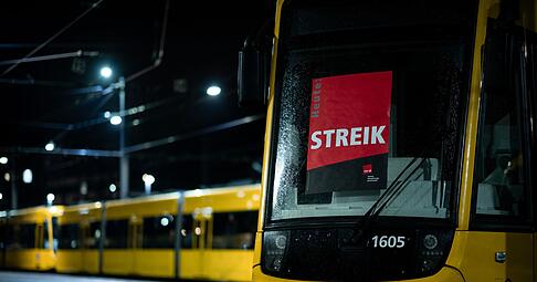 Bei einem Streik im Nahverkehr, der nicht &uuml;berraschend ausgerufen wird, m&uuml;ssen sich Besch&auml;ftigte um eine alternative Bef&ouml;rderung zur Arbeit k&uuml;mmern.