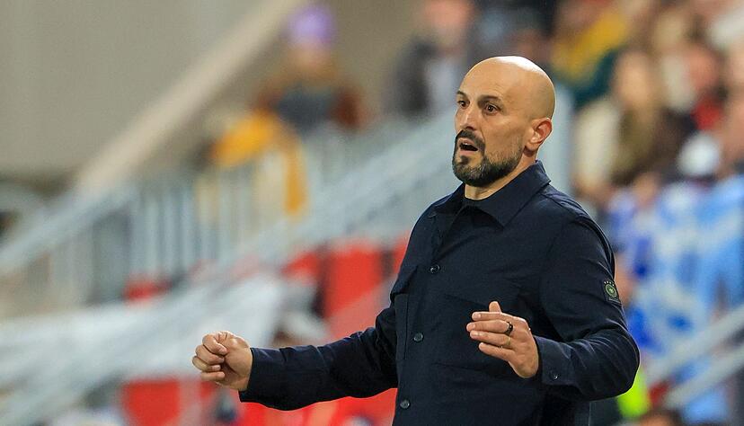 Trainer Antonio Di Salvo will gegen Nordirland wieder mehr Grund zum Jubeln haben. Trainer Antonio Di Salvo will gegen Nordirland wieder mehr Grund zum Jubeln haben.