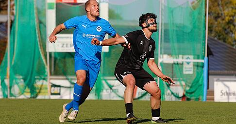 Leorant Marmullaku (rechts) und der VfR Heilbronn verlieren beim VfB Friedrichshafen unglücklich.