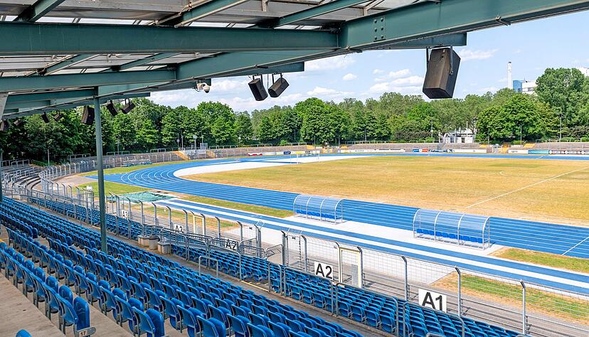 Entscheidet sich dann eine Mannschaft für Heilbronn, stünde als Trainingsstätte das Frankenstadion zur Verfügung, das die Stadt derzeit für rund 450.000 Euro saniert.