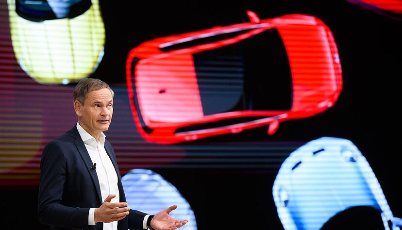 VW-Chef Blume verkündet einen Gewinneinbruch.
