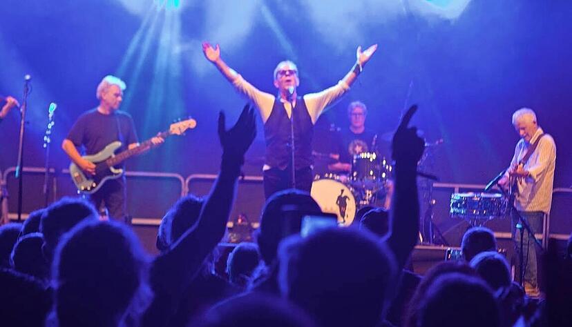 Ihr letztes Deutschlandkonzert gibt sie bei Blacksheep in Bonfeld, wo sie eine starke Fanbase hat: die Oysterband aus Gro&szlig;britannien.
Foto: Michaela Keicher