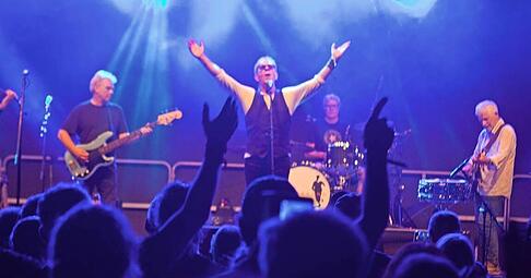 Ihr letztes Deutschlandkonzert gibt sie bei Blacksheep in Bonfeld, wo sie eine starke Fanbase hat: die Oysterband aus Gro&szlig;britannien.
Foto: Michaela Keicher