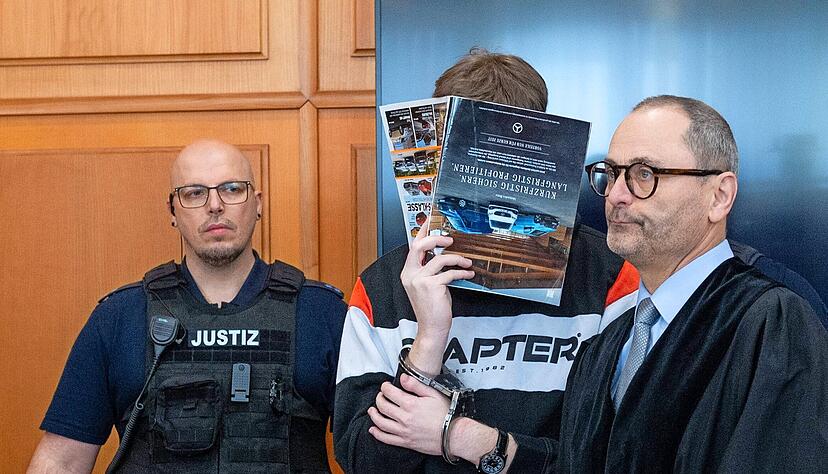 Auf dem Edeka-Parkplatz in Niedernhall soll der Angeklagte einen Jungen absichtlich &uuml;berfahren haben. Die Staatsanwaltschaft wirft ihm Mord vor.