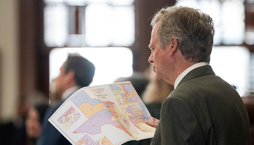 Der republikanische Abgeordnete Mike Olcott betrachtet die neu gezeichnete Wahlkreiskarte. (Archivbild) Der republikanische Abgeordnete Mike Olcott betrachtet die neu gezeichnete Wahlkreiskarte. (Archivbild)