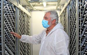 Werner Hockenberger, Br&uuml;ter in Elsenz, h&auml;lt die Aufzucht der Bruderh&auml;hne derzeit f&uuml;r unausweichlich.