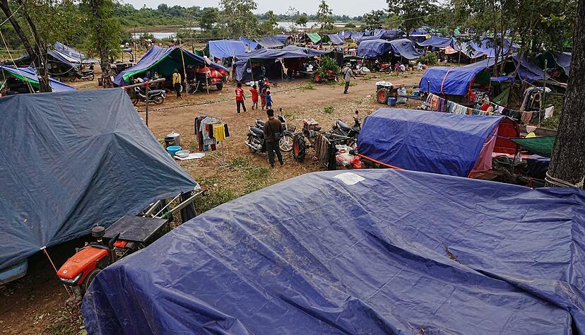 Evakuierte Menschen in der kambodschanischen Provinz Oddar Meanchey, wo sie auf einem Schulgelände vor den Kämpfen zwischen Thailand und Kambodscha Zuflucht suchen. (Archivbild) Evakuierte Menschen in der kambodschanischen Provinz Oddar Meanchey, wo sie auf einem Schulgelände vor den Kämpfen zwischen Thailand und Kambodscha Zuflucht suchen. (Archivbild)