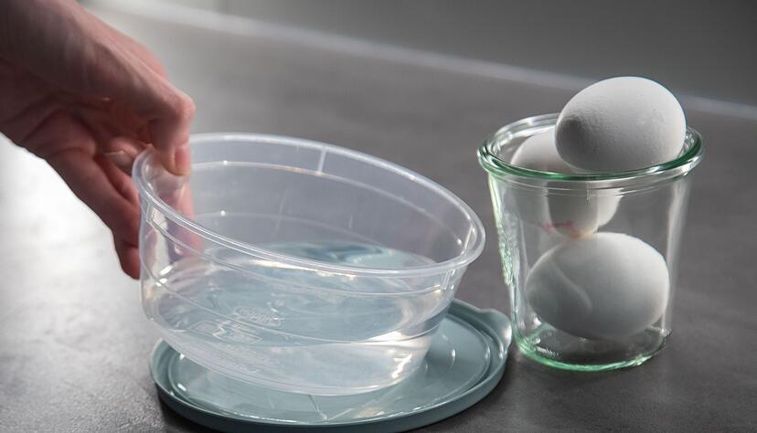 Wie lassen sich mehrere Eier gleichzeitig in Sekundenschnelle pellen?