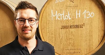 Simon Weihbrecht ist ein guter Start gelungen: Auf Anhieb erreichte er beim Gault Millau zwei rote Trauben.
Fotos: Juergen Koch Simon Weihbrecht ist ein guter Start gelungen: Auf Anhieb erreichte er beim Gault Millau zwei rote Trauben.
Fotos: Juergen Koch