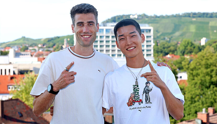 Hochsprung-Olympiasieger Hamish Kerr (links) und der Weltranglistenerste, der S&uuml;dkoreaner Sanghyeok Woo sind bereits in Heilbronn und f&uuml;hlen sich wohl. Im Hintergrund ist ihr Athletenhotel zu sehen.