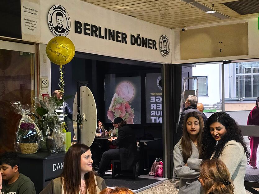 "Original Berliner Döner" feierte am Samstag im Wollhaus Pre-Opening. "Original Berliner Döner" feierte am Samstag im Wollhaus Pre-Opening.