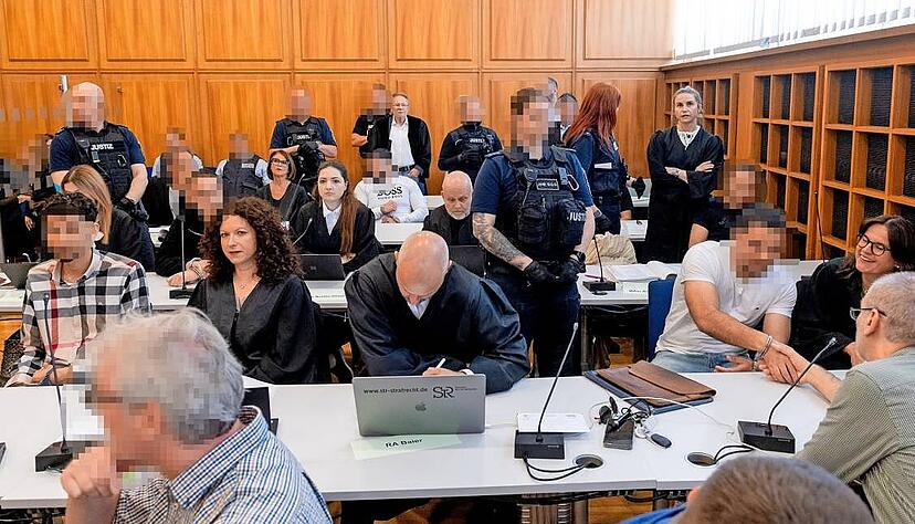 Im Prozess gegen sieben Angeklagte unter anderem wegen versuchten Mordes wurden am Mittwoch die letzten Pl&auml;doyers gesprochen. Das Urteil f&auml;llt in einer Woche.